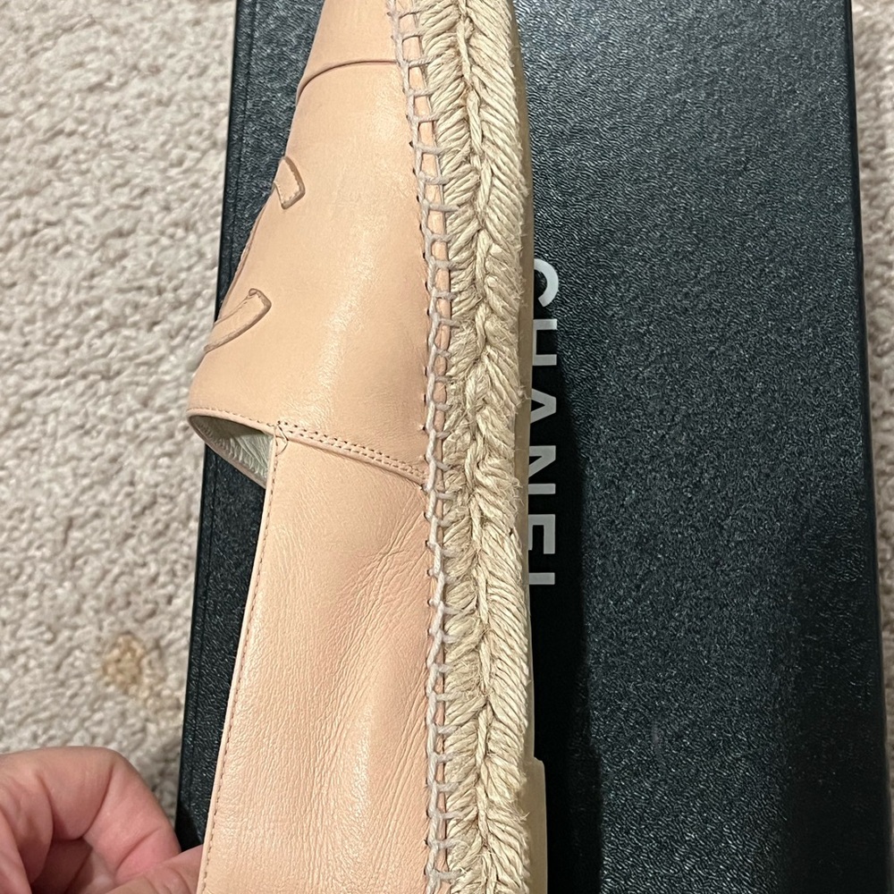 Chanel Tan Espadrilles Classic Style - Picture 12 of 16